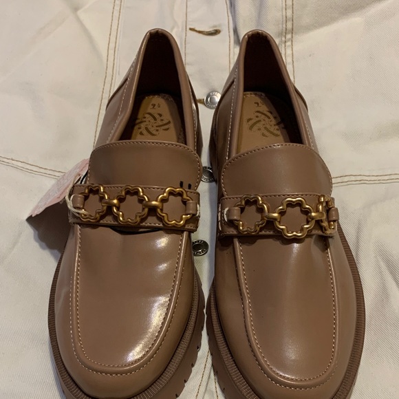 TAN SAM & LIBBY Loafers with Gold Chain Detail - Picture 1 of 10